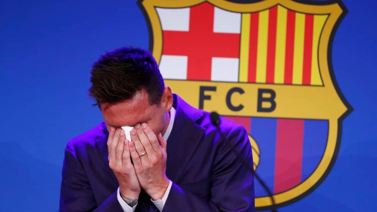 Venden supuesto pañuelo que Messi usó en su despedida del Barcelona