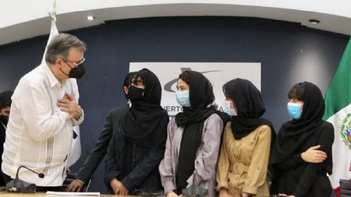 Un grupo de 5 jóvenes afganas llegaron a la Ciudad de México como parte de las acciones internacionales para ayudar a los que huyen de el Talibán.