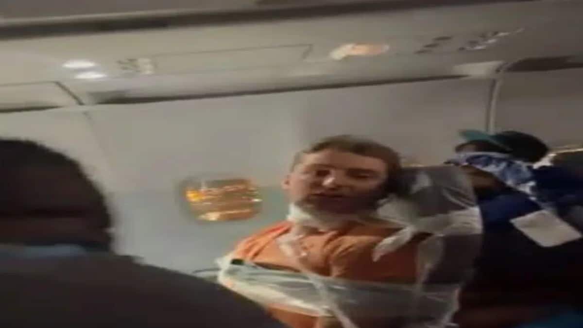 El sujeto agredió a varios miembros de la tripulación en pleno vuelo entre Filadelfia y Miami.