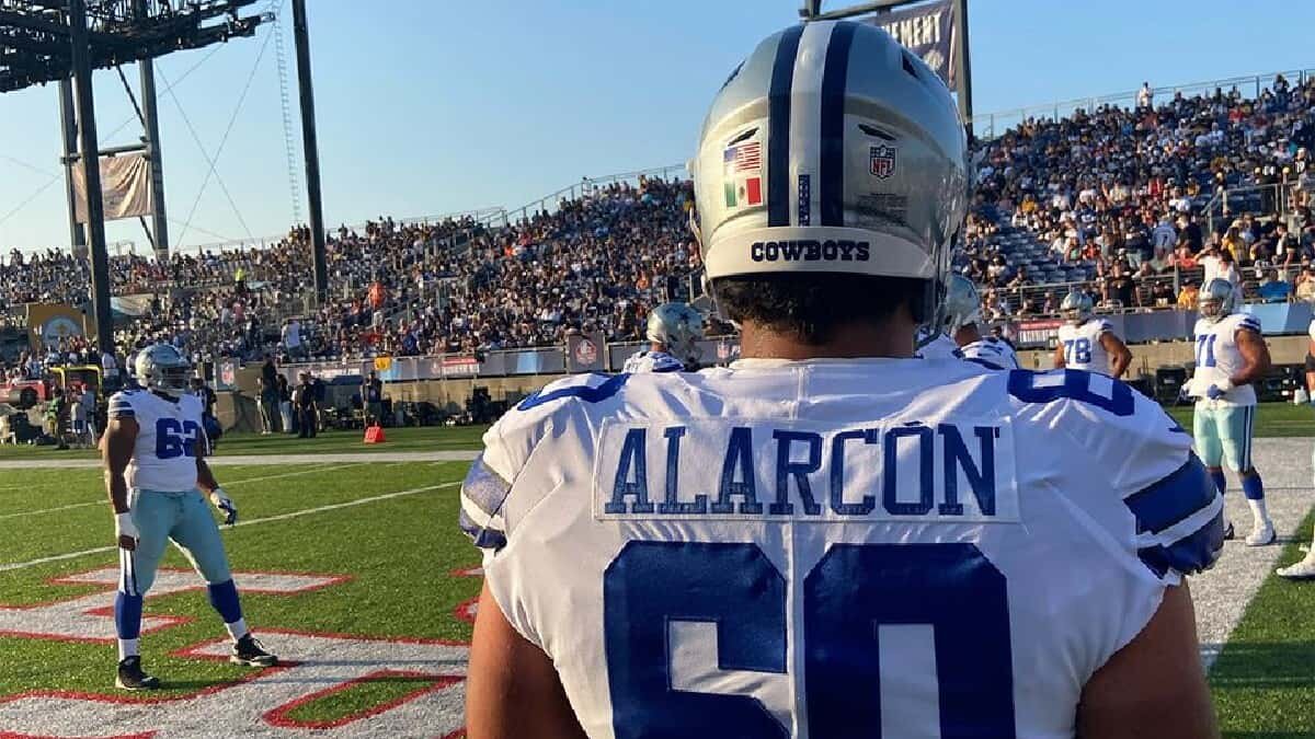 El mexicano se presentó con los Vaqueros de Dallas en su derrota ante los Acereros de Pittsburgh.