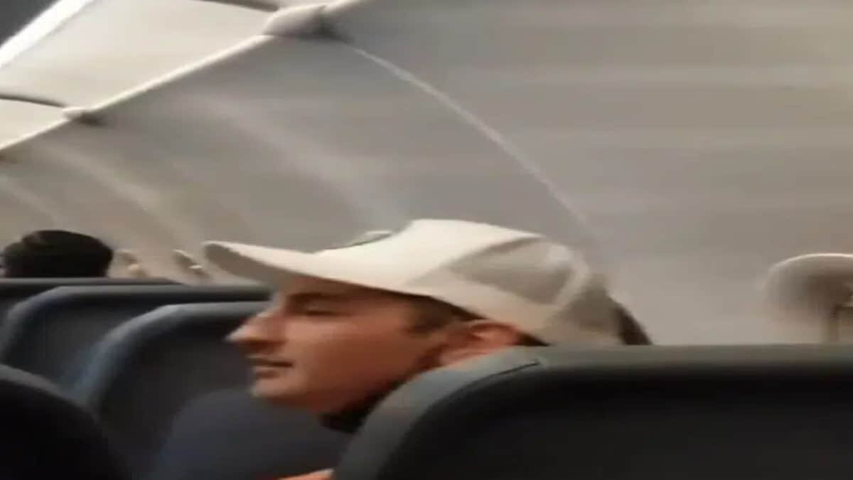 El sujeto agredió a varios miembros de la tripulación en pleno vuelo entre Filadelfia y Miami.