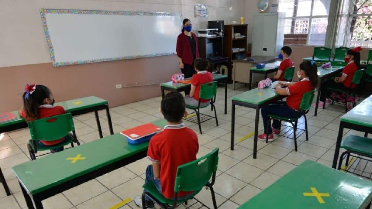 Pese al llamado gubernamental de regresar este lunes a clases, muchos padres decidieron no llevar a sus hijos.
