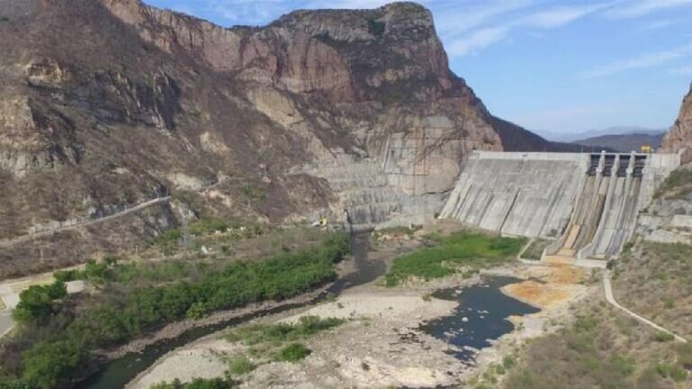 La falta de agua en las presas provocará una reducción en la producción de energía eléctrica en México.