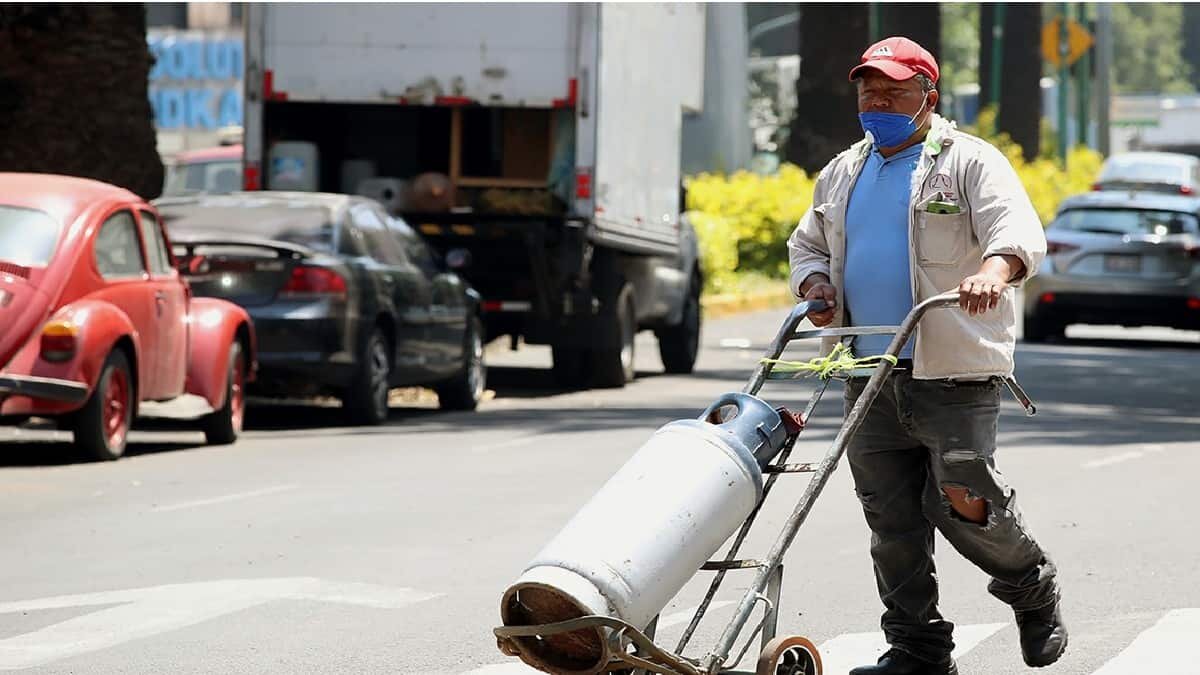 De momento se ofrecen los puestos de chofer repartidor y ayudante de reparto, los cuales comenzarán a trabajar en la alcaldía Iztapalapa.
