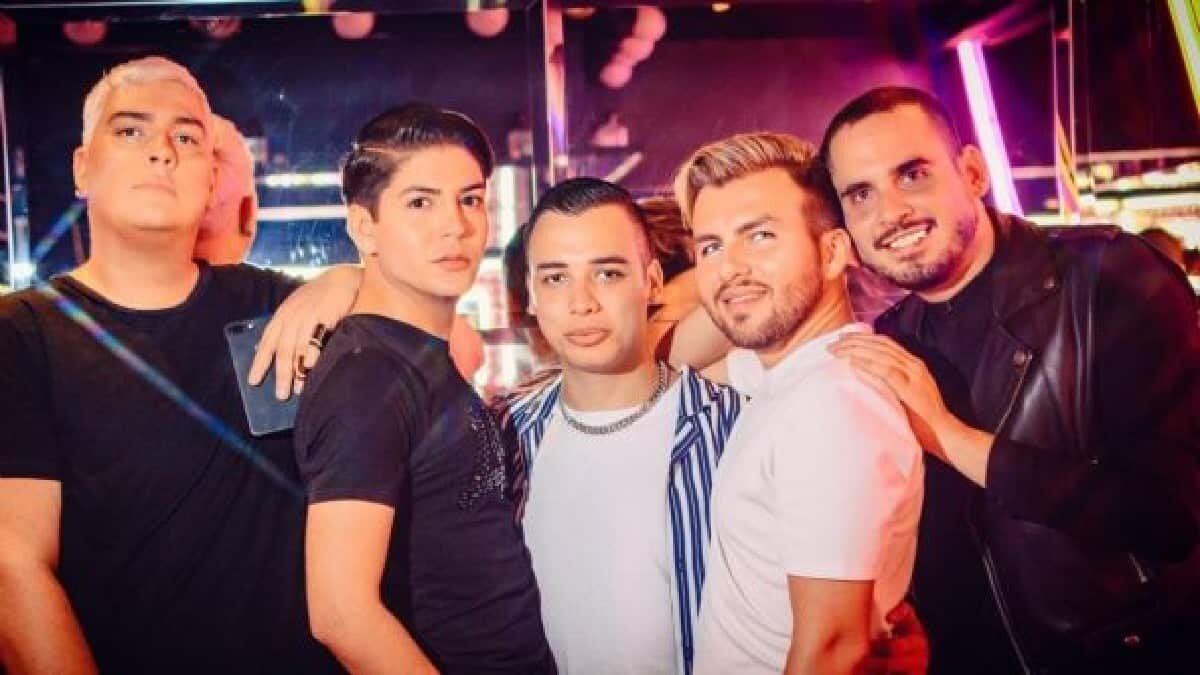 La acción de los influencers fue condenada por la comunidad LGBT+ y agrupaciones de migrantes.