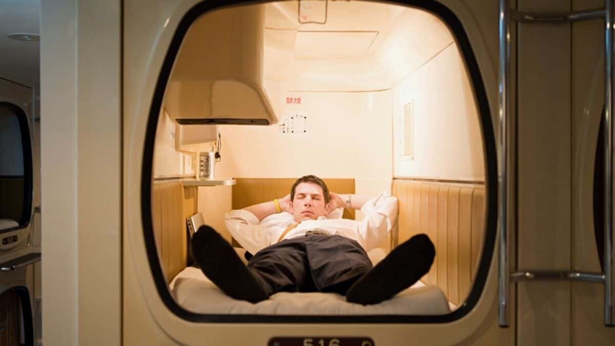 Conoce cómo es hospedarse en un hotel cápsula