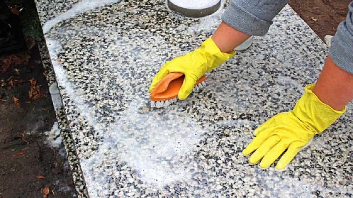 Algunas personas tienen la amabilidad de mantener en buen estado las lápidas en diversos cementerios.