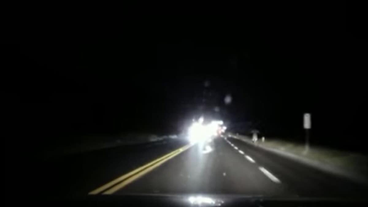 La mujer presuntamente sería la afamada Llorona, la cual apareció en una carretera del norte de México.