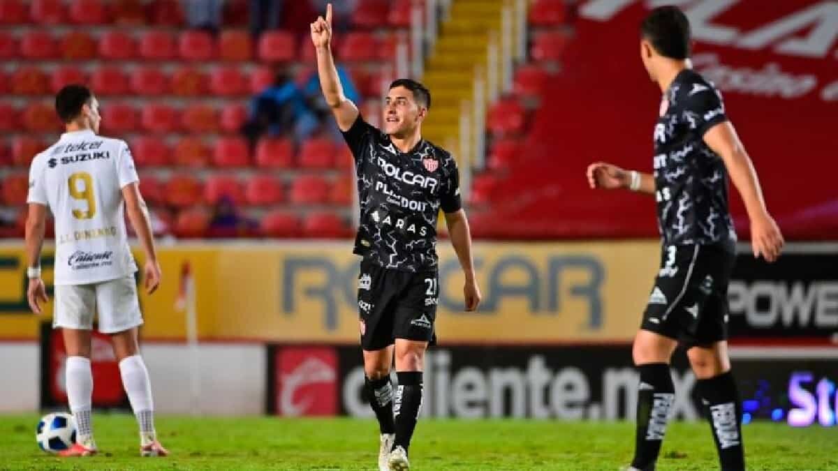 La actriz presumió en sus redes sociales del Necaxa, equipo del cual es inversionista.