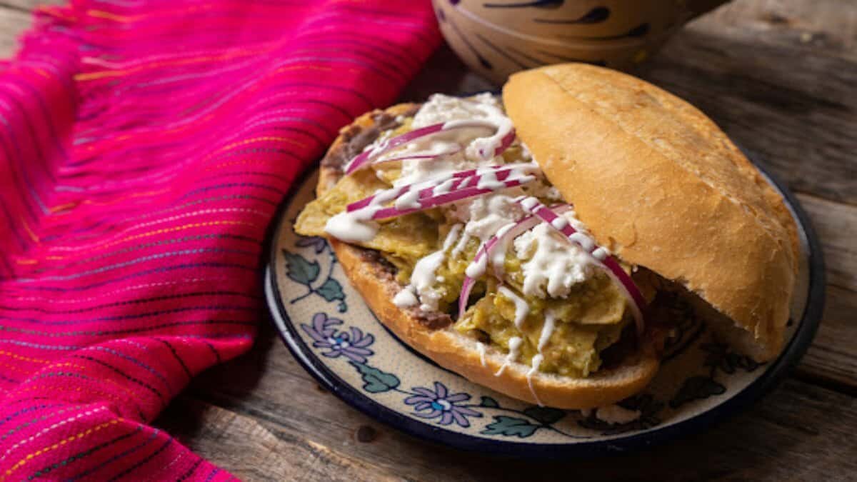 Estas son las mejores tortas de chilaquiles de CDMX