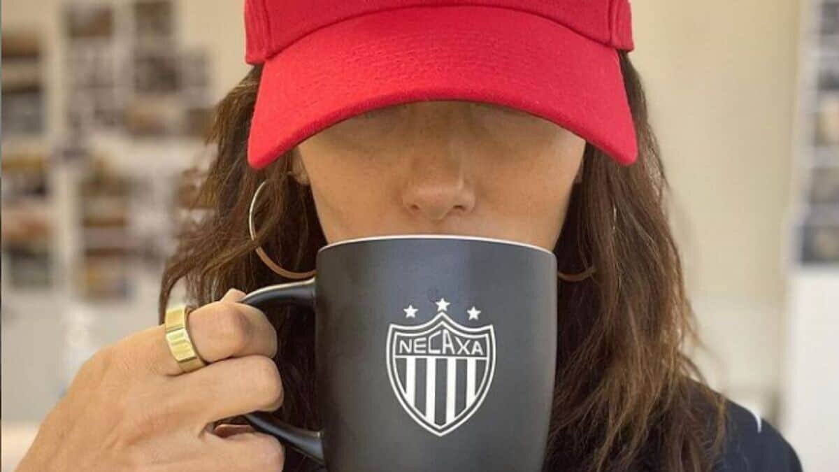 La actriz presumió en sus redes sociales del Necaxa, equipo del cual es inversionista.