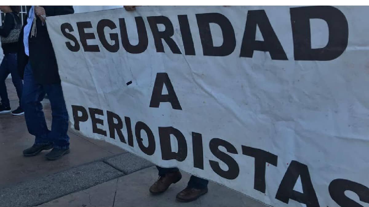 Esta alianza buscará proteger y dignificar el trabajo de los periodistas mexicanos ante los riesgos de la profesión.