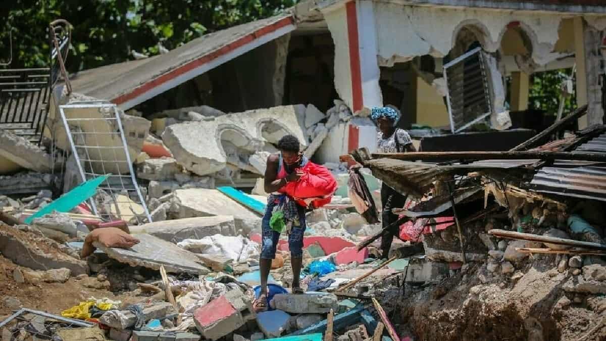 Los trabajos de rescate se han intensificado ante la próxima llegada de la tormenta tropical Grece.