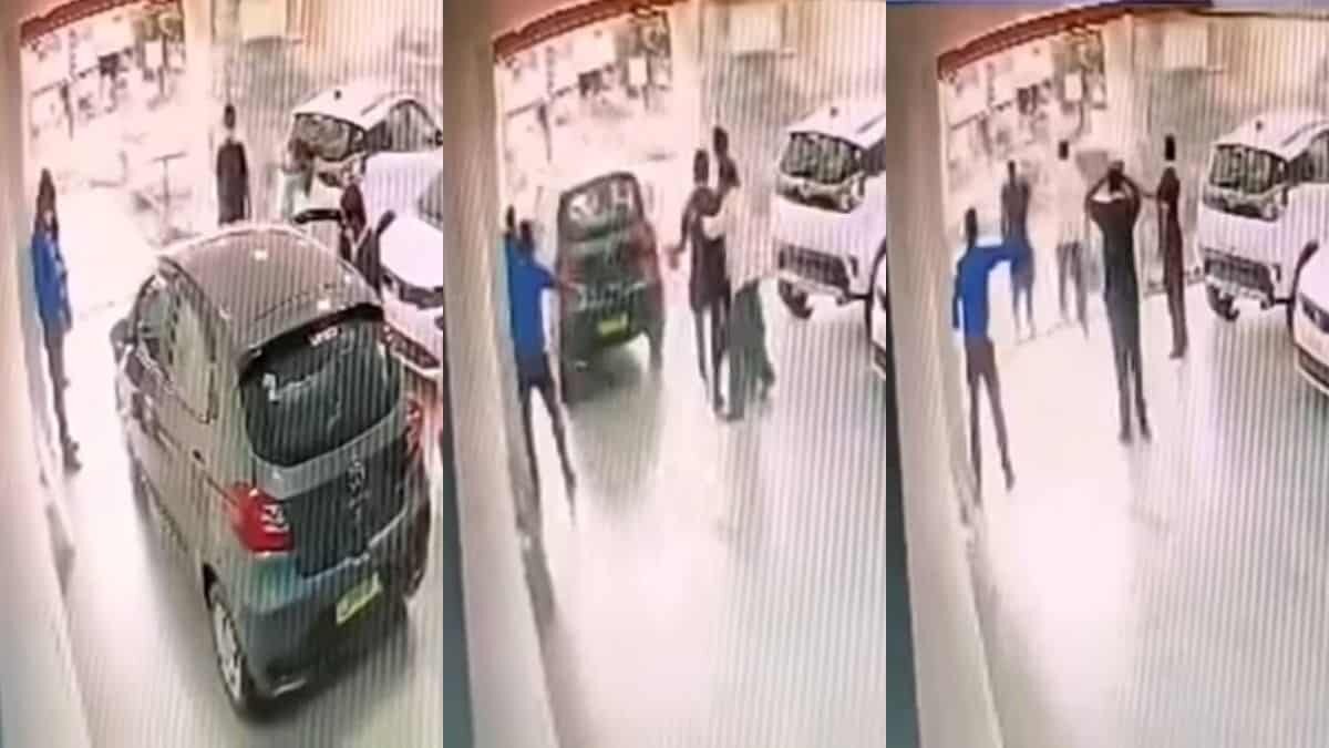 Sujeto cae con su auto desde primer piso