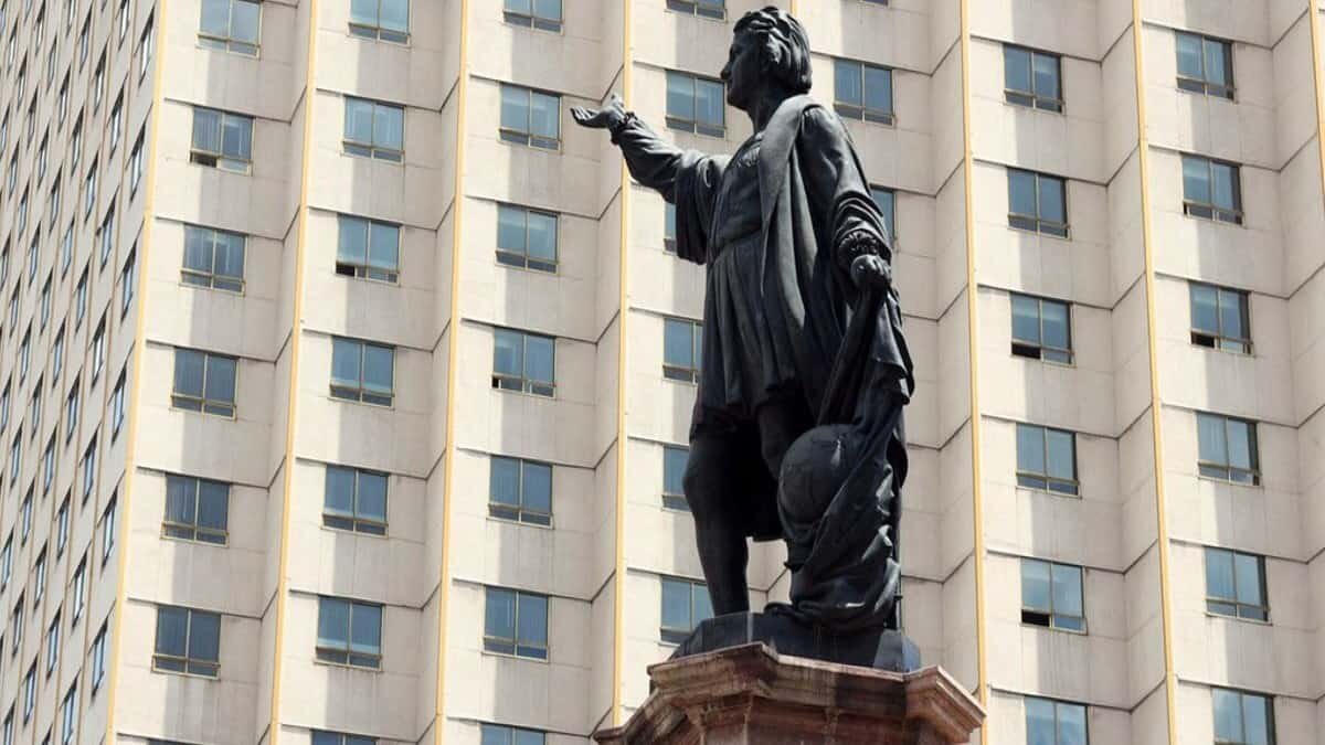 El gobierno capitalino anunció que la estatua del descubridor de América será enviada a un parque de la colonia Polanco.