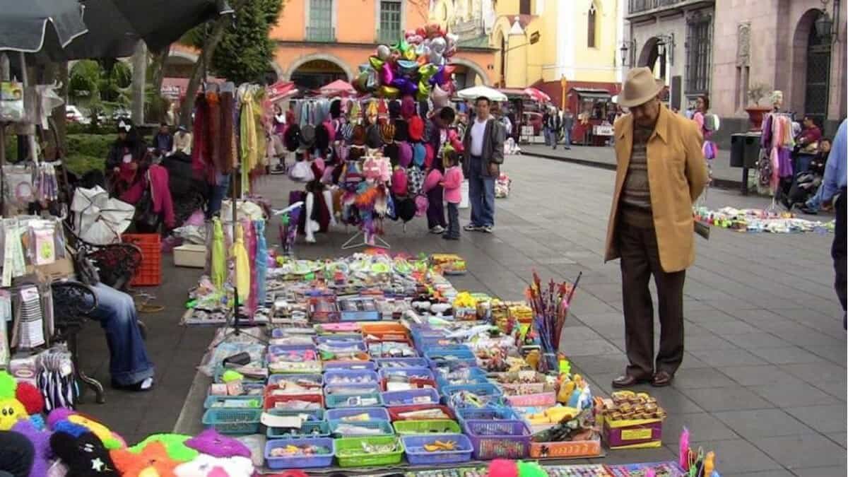 La medida busca regular y hasta erradicar la actividad comercial informal de las calles de todo en territorio nacional.