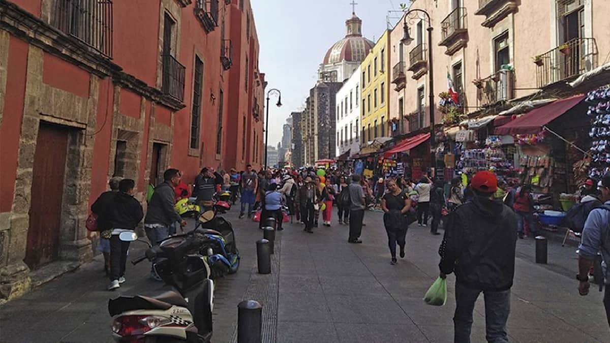 La medida busca regular y hasta erradicar la actividad comercial informal de las calles de todo en territorio nacional.