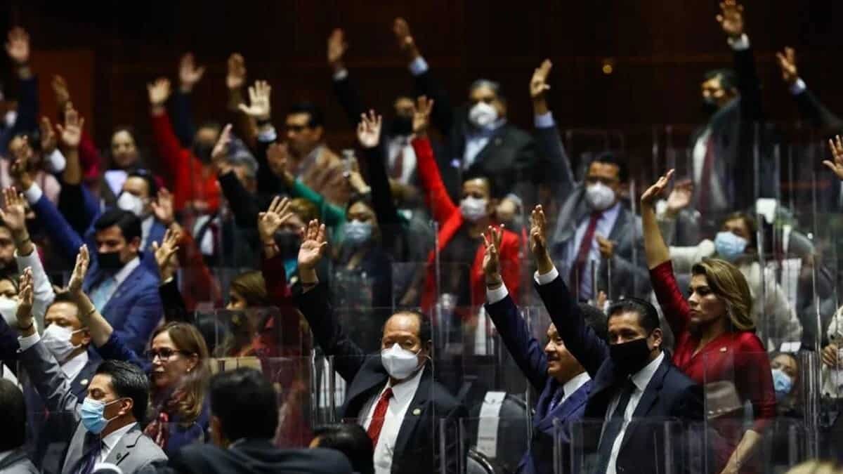 Avalan diputados Ley de Juicio Político (Video)