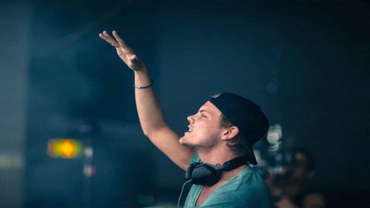 Google rinde homenaje a Avicii con un doodle (Video) 