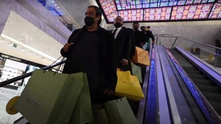 Youtuber muestra las excéntricas compras de millonarios mexicanos