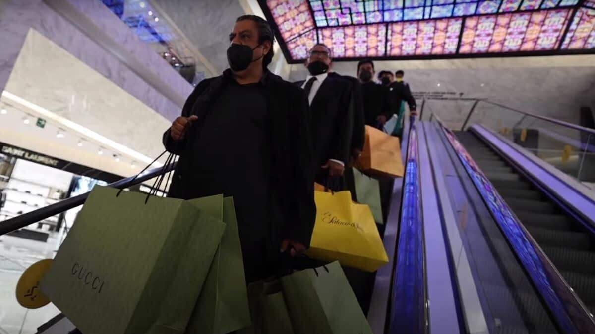 Youtuber muestra las excéntricas compras de millonarios mexicanos