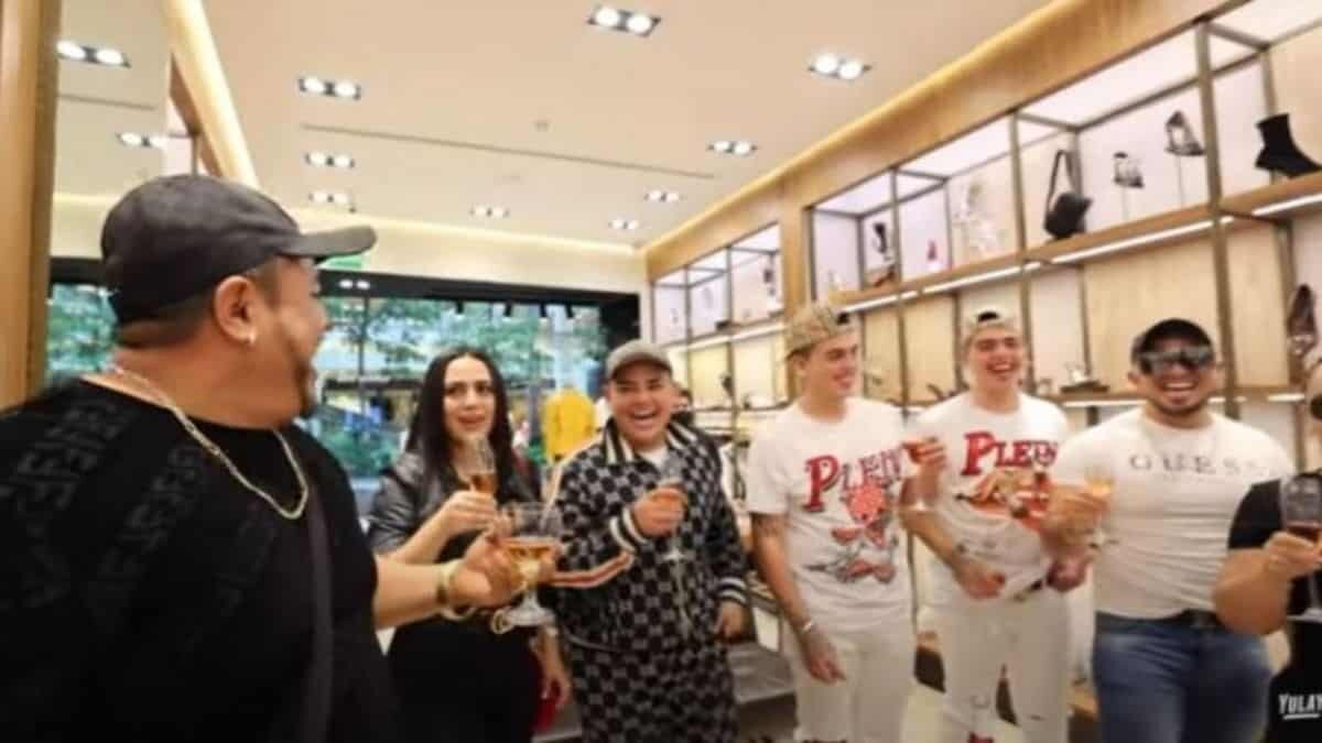 Youtuber muestra las excéntricas compras de millonarios mexicanos