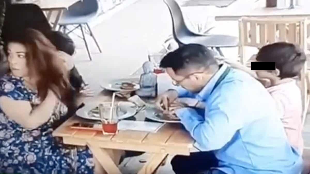 Captan a familia poniendo cabellos en su comida para no pagar (Video)