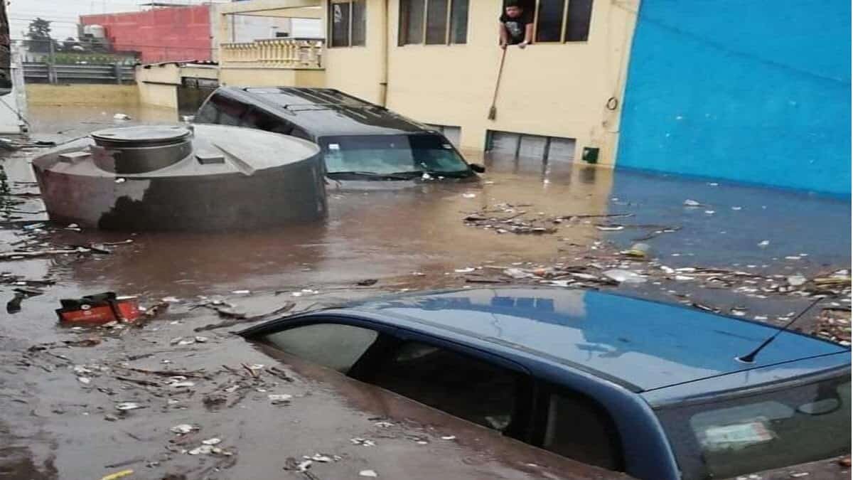 Al menos dos personas murieron a consecuencia de las intensas lluvias que afectaron a los mencionados municipios del Edomex.