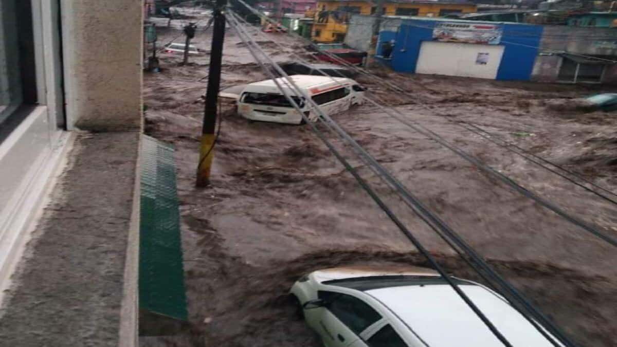 Al menos dos personas murieron a consecuencia de las intensas lluvias que afectaron a los mencionados municipios del Edomex.