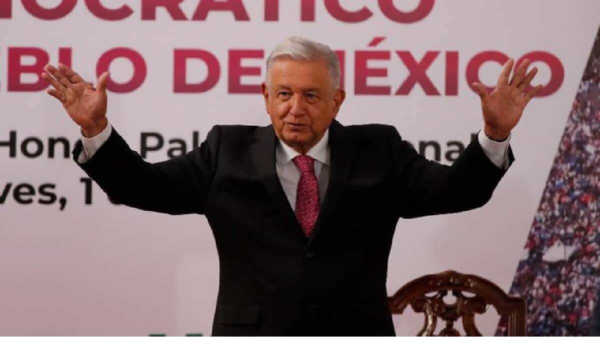 Como parte del Tercer Informe de Gobierno, el presidente resaltó los esfuerzos de su administración para detener la "ola privatizadora" en México.