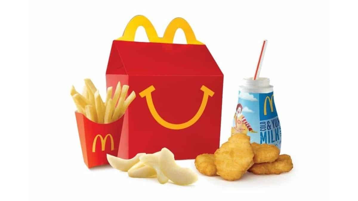 Cambian novios banquete por una hamburguesa el día de su boda