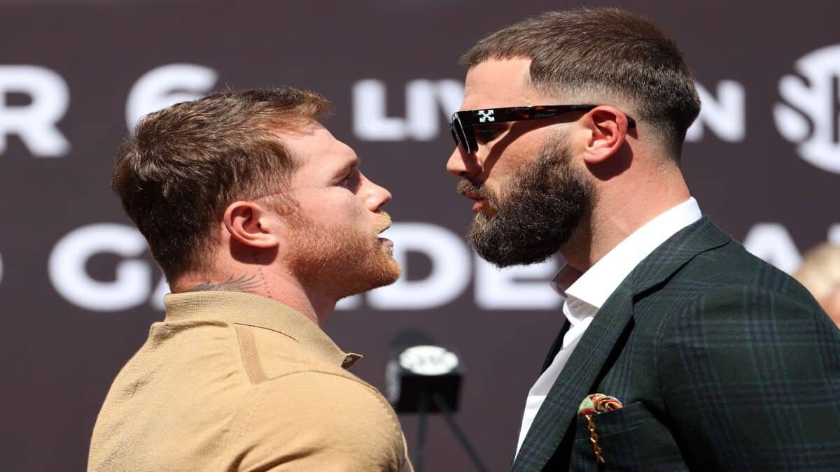 Canelo Álvarez golpea a Caleb Plant por insultar a su madre
