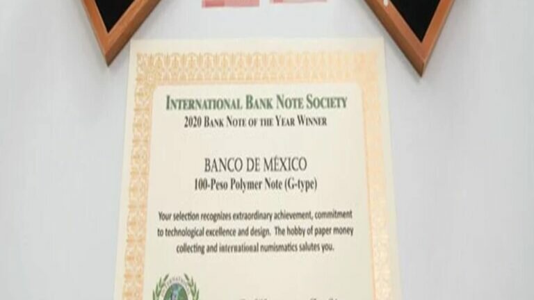 El Banco de México recibió el premio por el "billete más bello" de 2020 por el nuevo billete de 100 pesos.