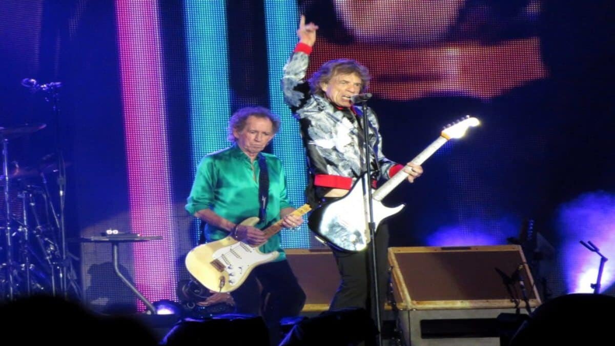 Rinde The Rolling Stones homenaje a Charlie Watts en su primer concierto sin él