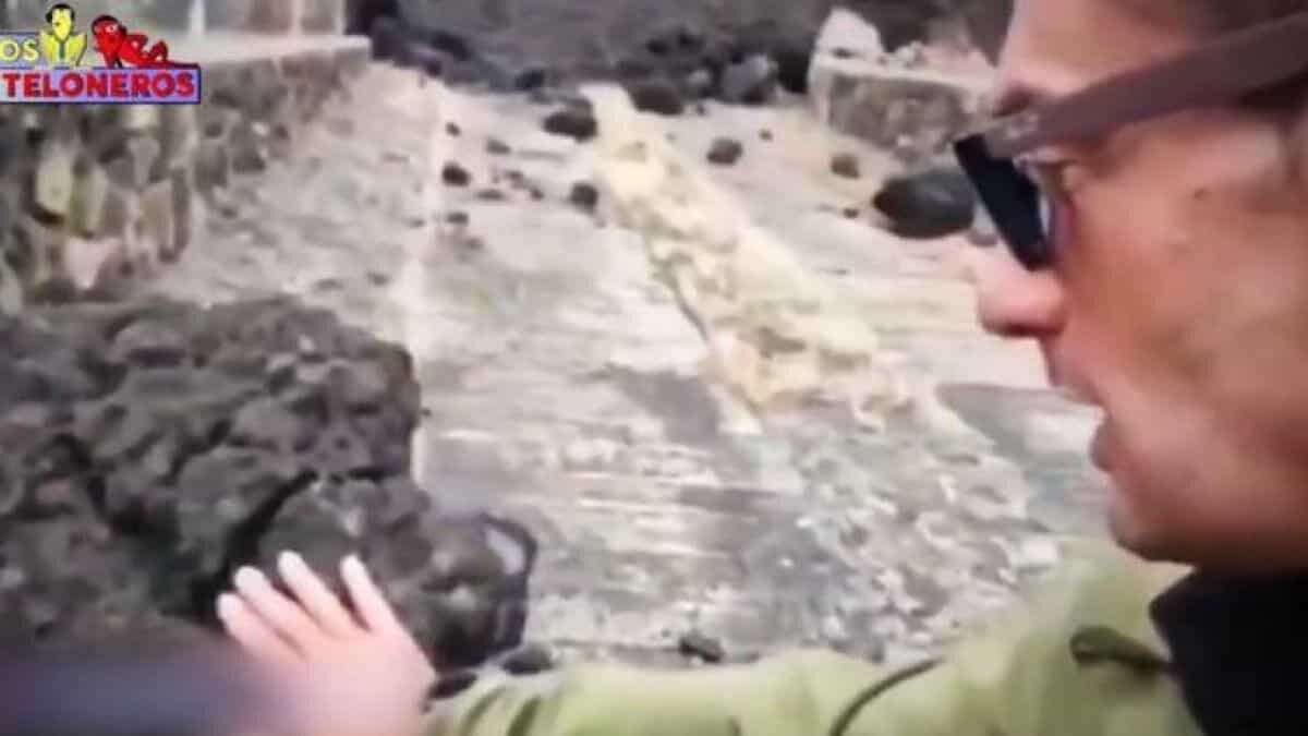 Se quema reportero tras tocar lava de volcán La Palma (Video)