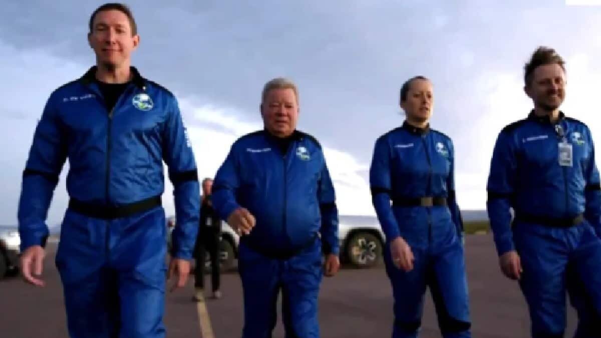 El actor se convirtió en la persona más longeva de realizar un viaje espacial con sus 90 años.