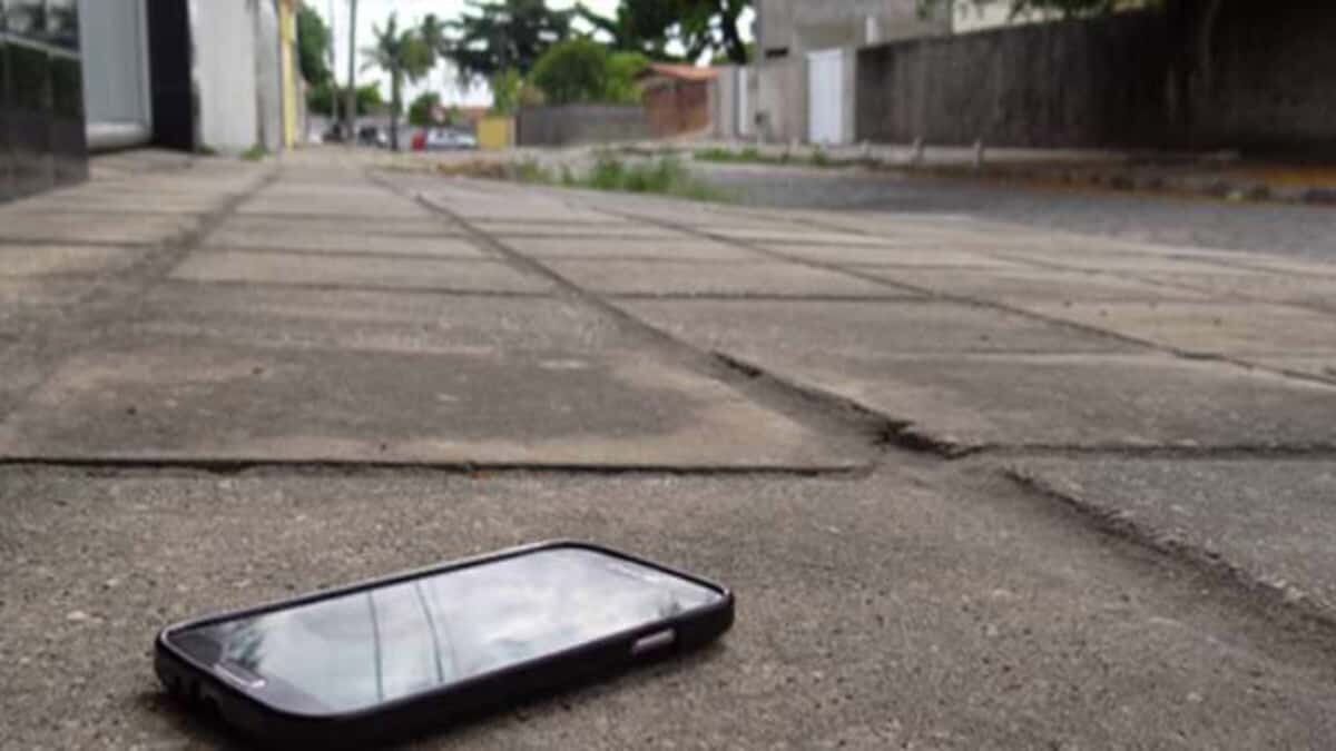 Celular tirado extorsión