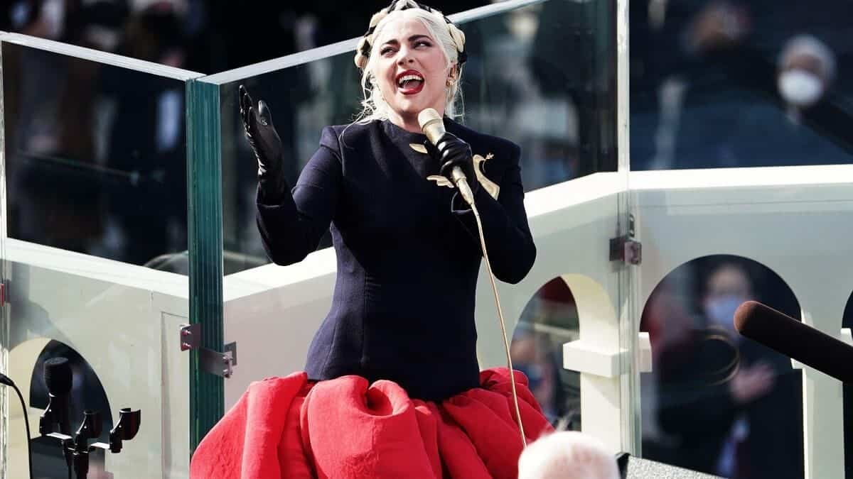 Revela Lady Gaga portar "vestido antibalas" en la investidura de Biden