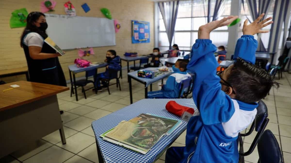 Exhorta titular del Ejecutivo al regreso total a clases (Video)