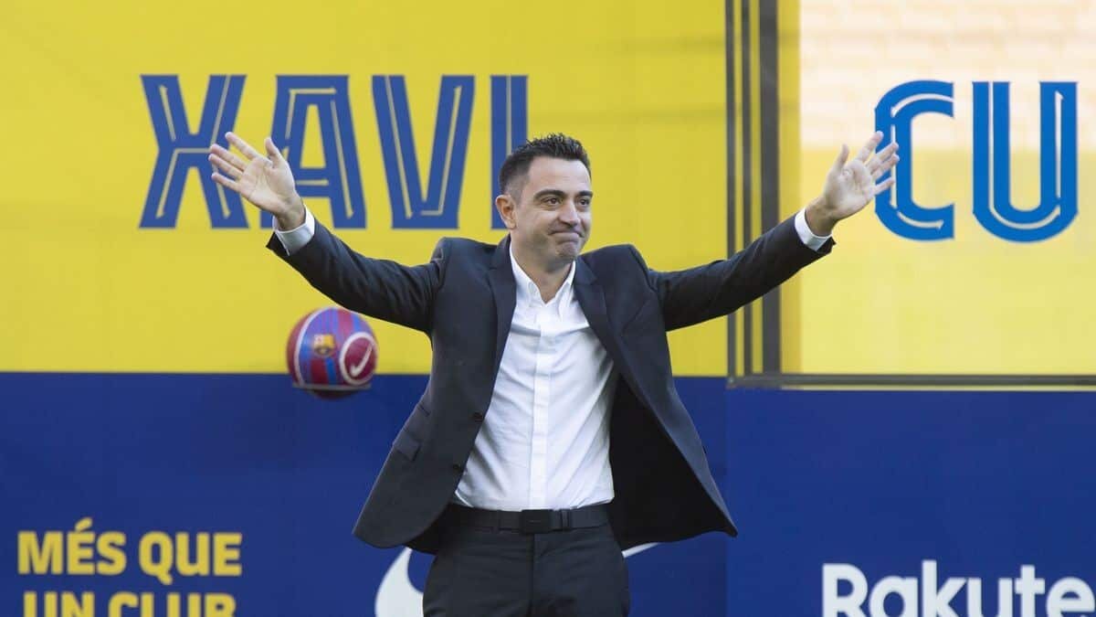 Presentan a Xavi como nuevo técnico del Barcelona (Video)