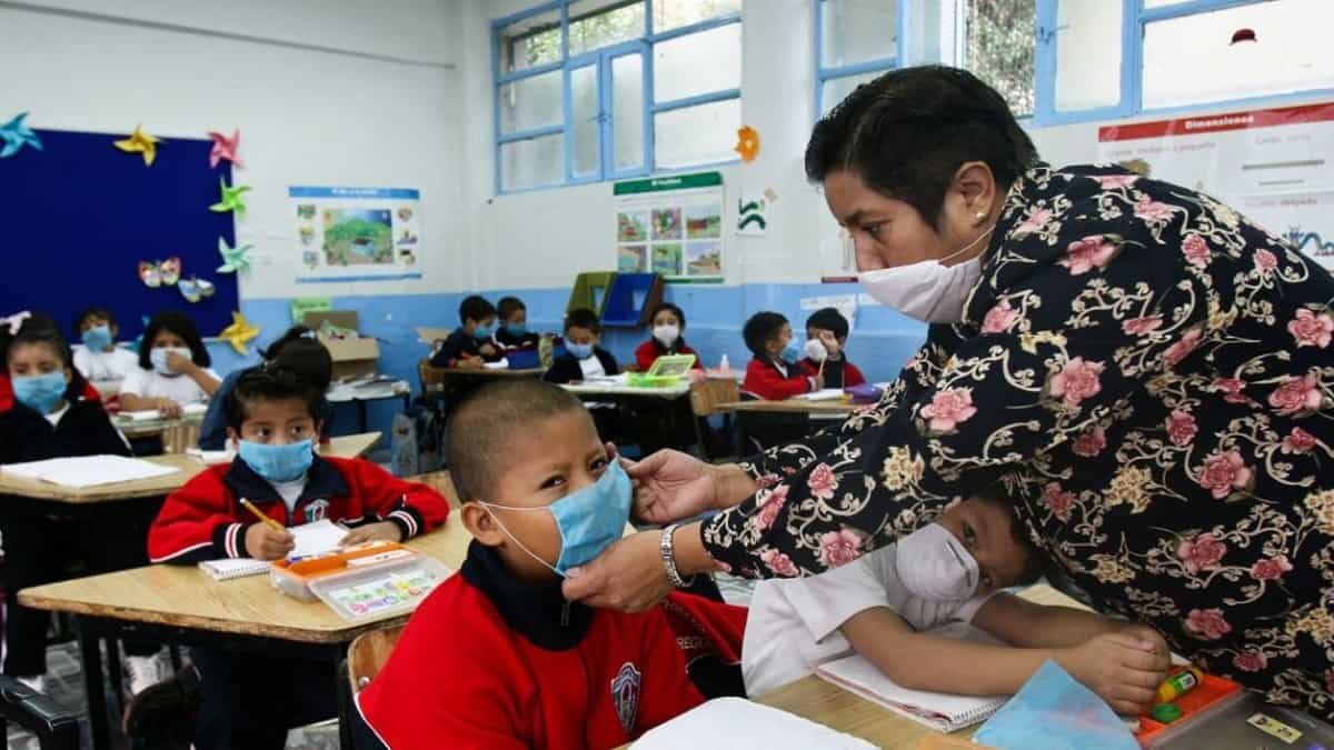 Anuncian dosis de refuerzo para maestros y personal de salud (Video)