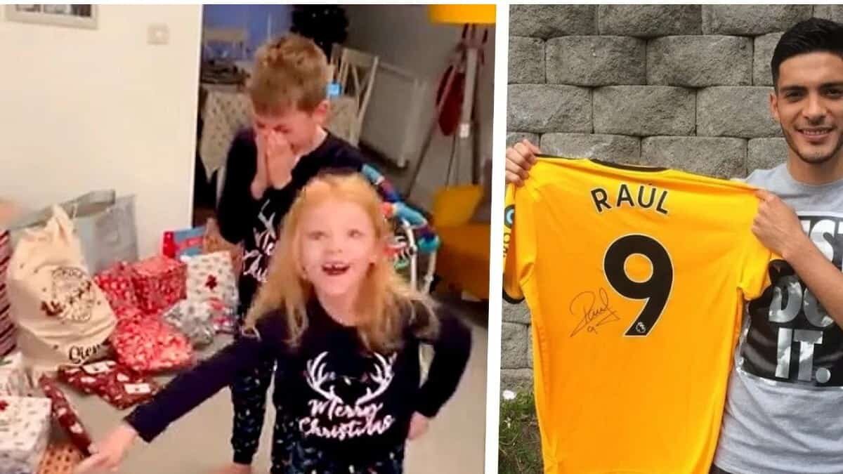 Llora pequeño aficionado al recibir playera de Raúl Jiménez (Video)