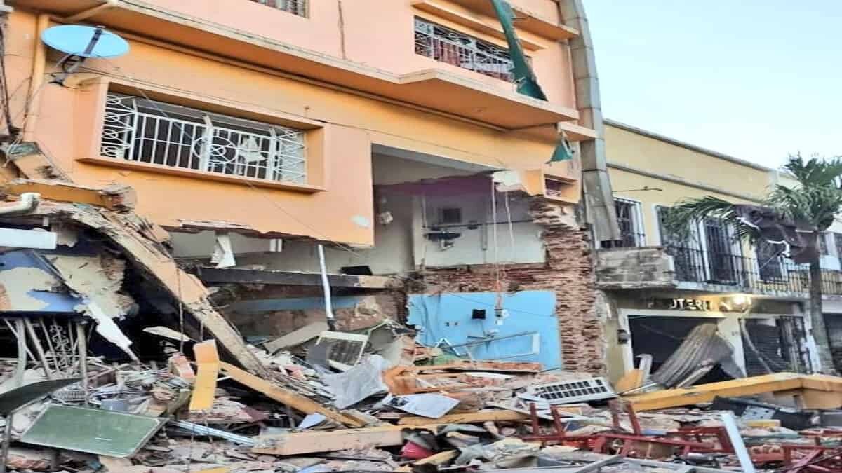 Deja potente explosión al menos un muerto en una taquería (Video)