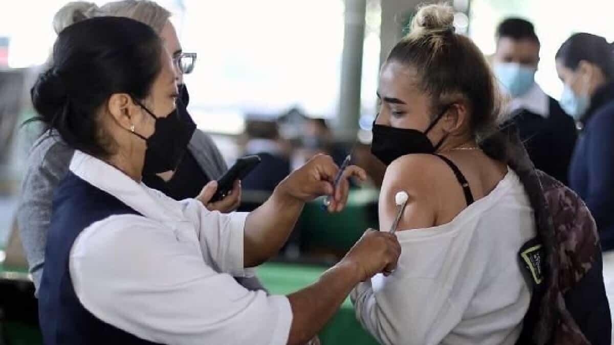 Ante la respuesta positiva de los jóvenes, se abrió una nueva sede para la vacunación en el Pepsi Center.