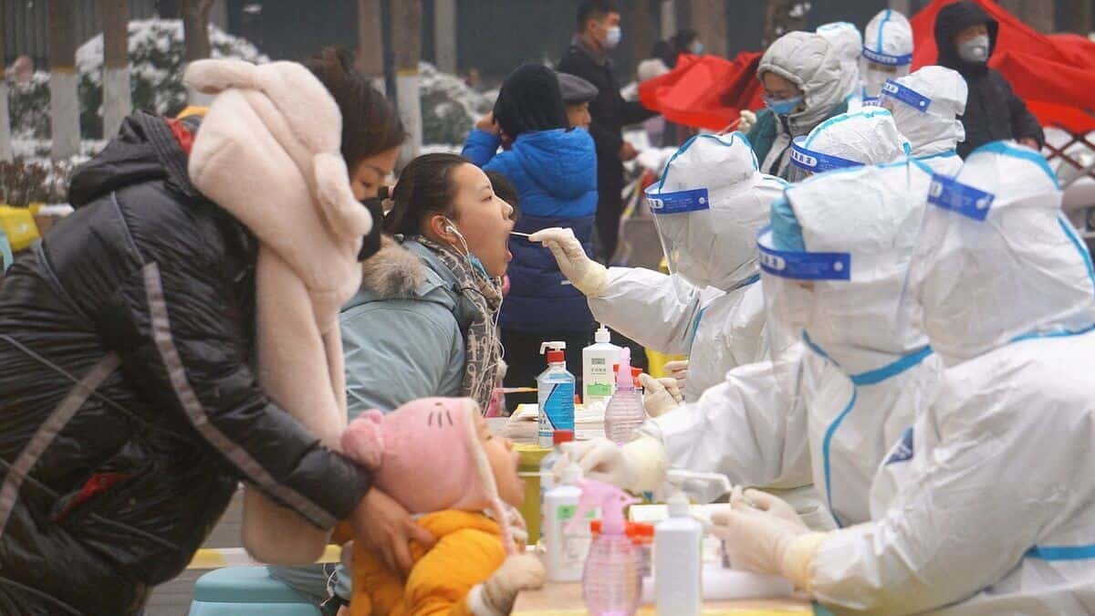 Rompe México récord diario de contagios al superar los 33 mil