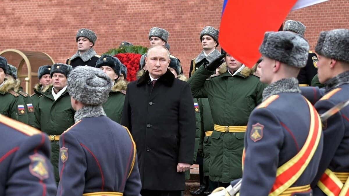 Vladimir Putin ordena "operación militar especial" al este de Ucrania