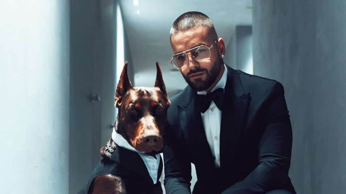 Maluma fue atacado por su dóberman