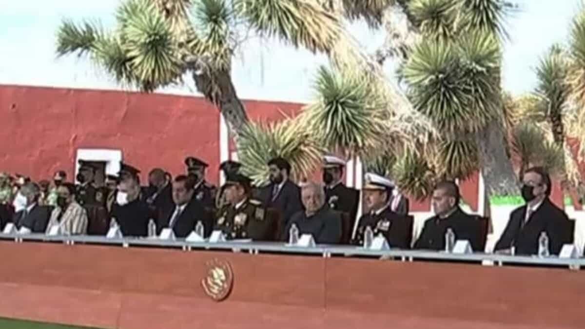 El presidente agradeció a las fuerzas armadas por su participación en diversas tareas encaminadas al bienestar del país.