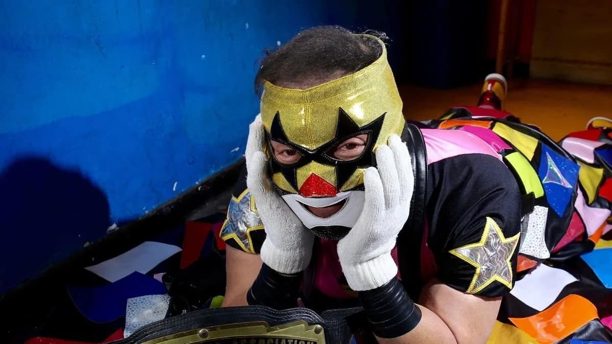 El luchador había pasado varios días en el hospital, pero su familia decidió llevarlo a casa.