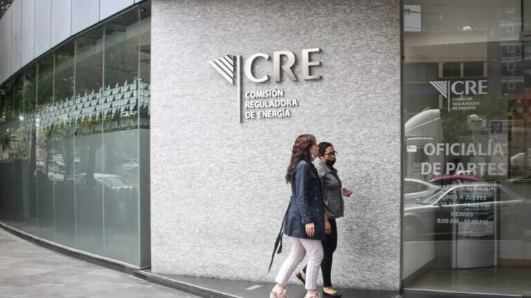 Los meses pasan y en la Comisión Reguladora de Energía se acumulan los asuntos sin resolver y se suman a las quejas que hay contra irregularidades y errores administrativos.